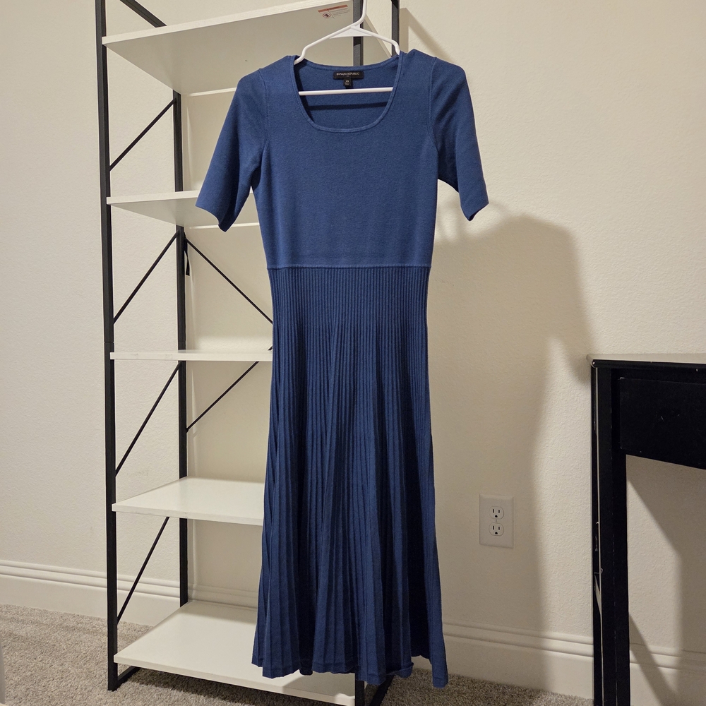 Banana Republic Scoop Neck Knit Sweater Short Sleeve Pleated Midi Dress Size XS